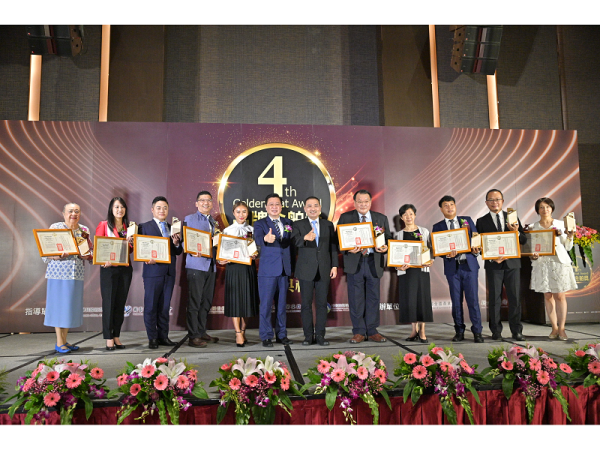 商總理事長許舒博與國際授權代理輸出組大合照