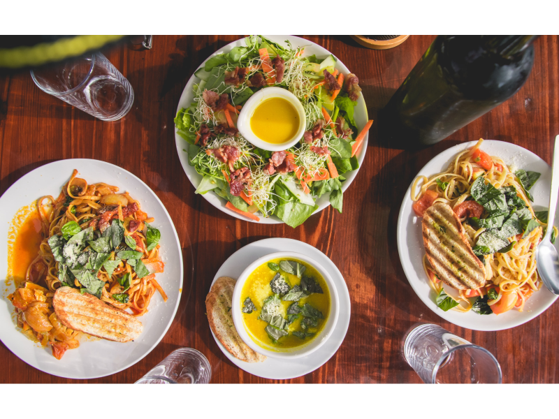 各家業者搭著2022世足推出優惠活動，吸引消費者目光。（圖／Unsplash）