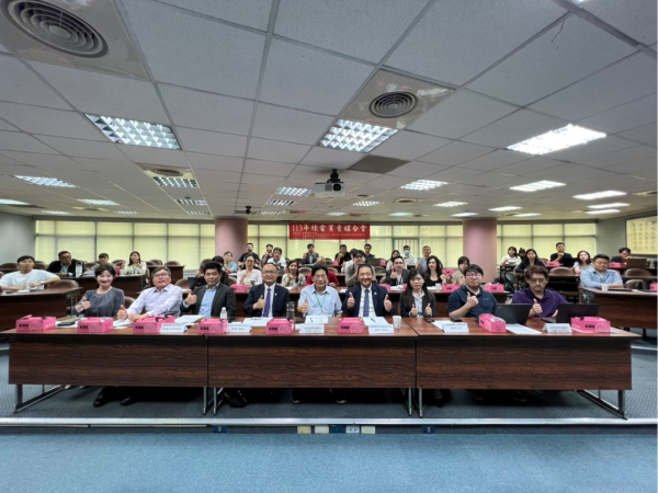 中華民國再生能源商業同業公會攜手中華民國太陽光電發電系統商業同業公會、台灣區電機電子工業同業公會及經濟部標準檢驗局共同舉辦「113年綠電買賣媒合會」合照