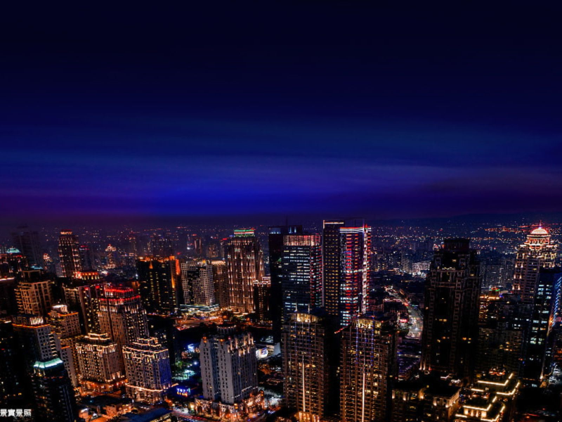 七期豪宅區商業氣息濃厚。