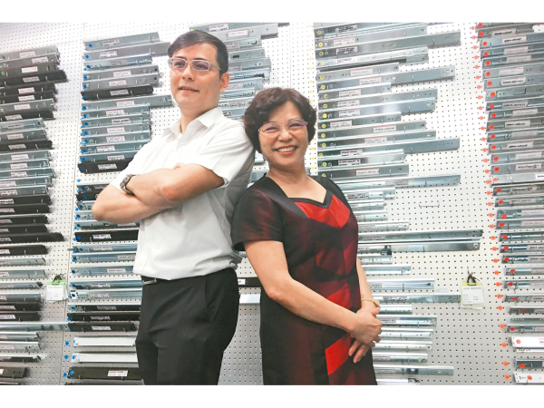 南俊董事長李金蘭（右）與南俊總經理吳仁山（左）/資料來源:聯合報