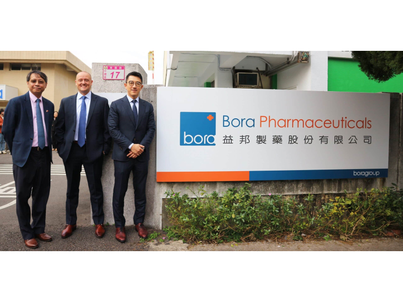 保瑞集團董事長暨執行長盛保熙與CDMO經營團隊於中壢廠揭牌後合影