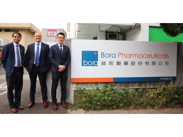 保瑞集團董事長暨執行長盛保熙與CDMO經營團隊於中壢廠揭牌後合影