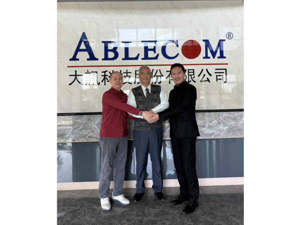 永虹先進攜手美超微體系台廠大訊科技簽訂MOU，圖左起為洋忠股份有限公司負責人李吉忠、大訊科技股份有限公司副總經理唐忠勇、永虹先進材料股份有限公司董事長吳家幸。