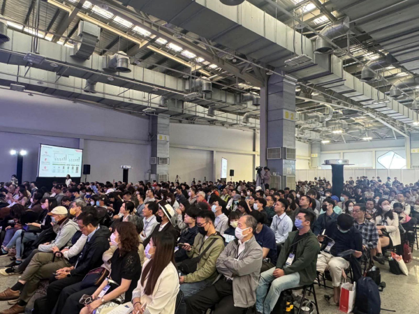 年度旗艦級AI論壇「不知講堂」人氣爆棚座無虛席，探索科技浪潮背後的商機與創新應用。