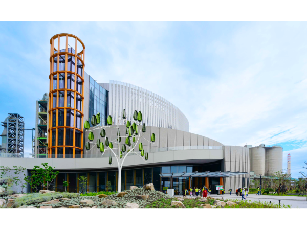 花蓮和平台泥DAKA再生資源利用中心預計今年上半年對外開放，這是展現台泥運用水泥窯高溫減廢又減碳的核心能力。