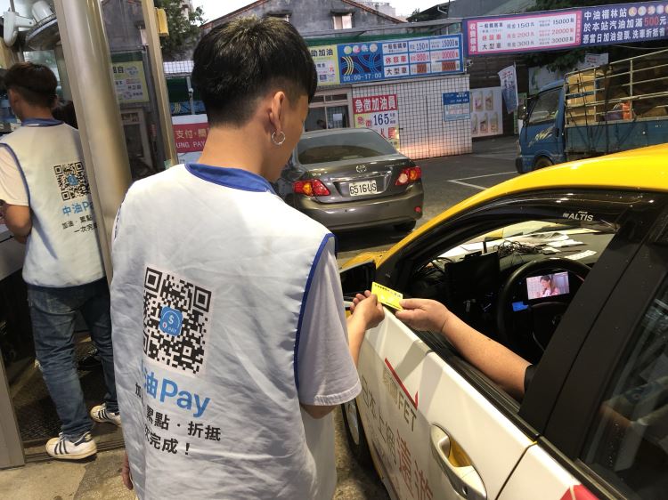 台灣中油一路挺你 續推計程車加油優惠