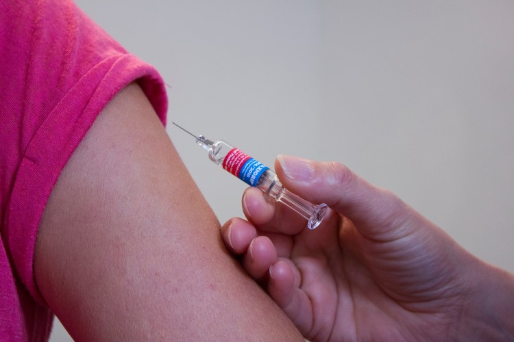BNT疫苗獲EUA授權 學生校園接種免預約