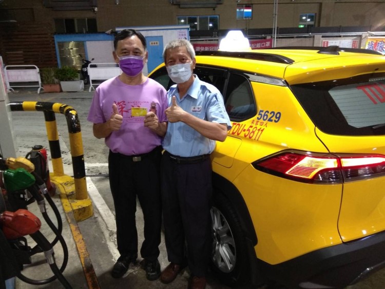 台灣中油挺計程車業者 10月1日起加油可現抵1至2元