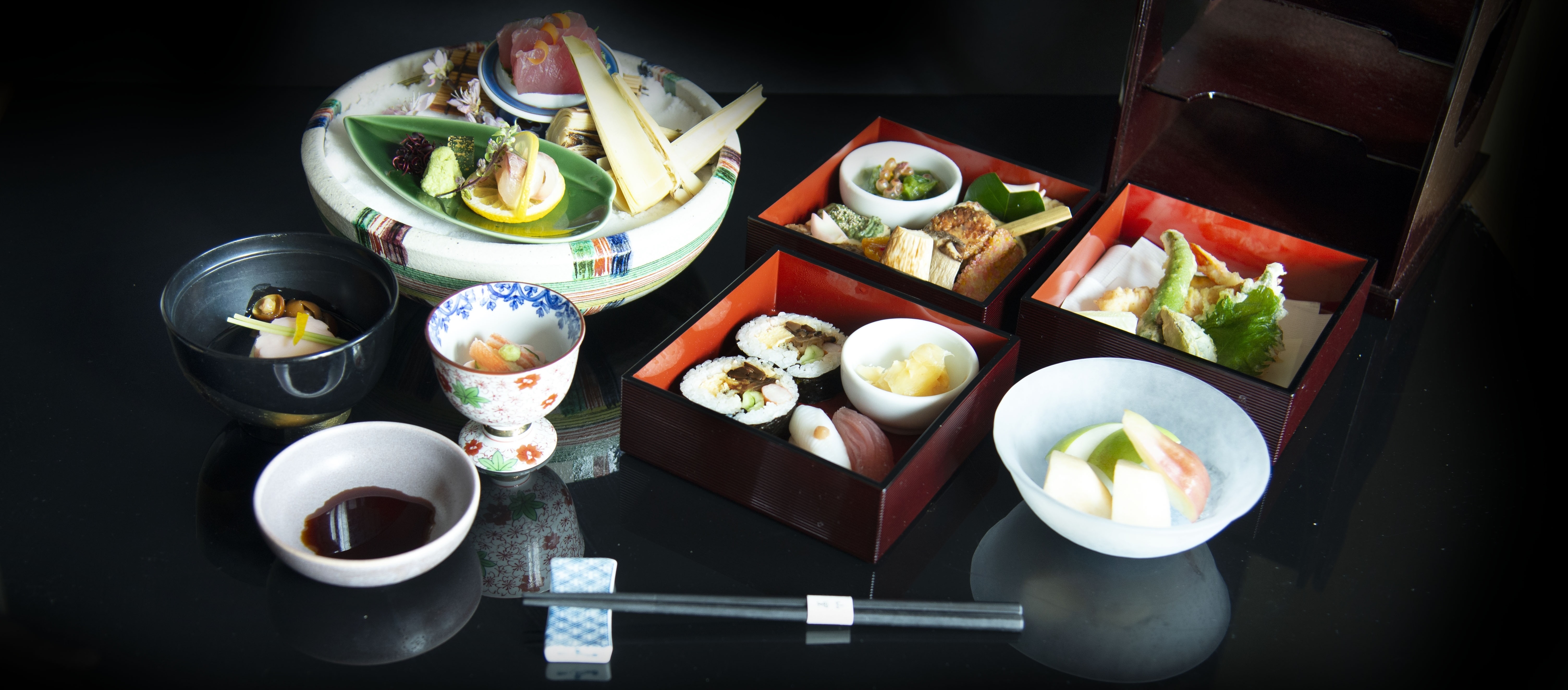 大倉久和山里日本料理推出三段便當