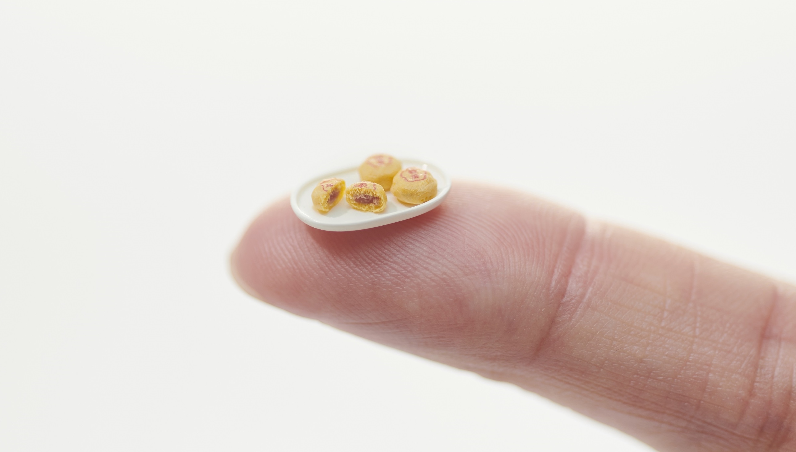 最小顆的月餅僅3mm，郭元益迷你鳳梨奶黃酥，只能看不能吃