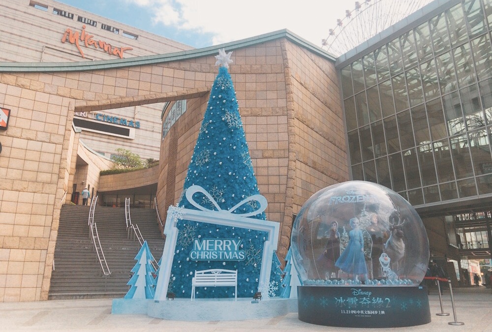 美麗華11米聖誕樹及冰雪奇緣水晶球