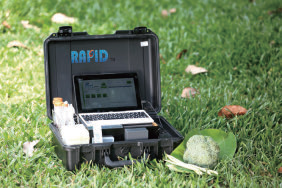 拉曼光譜儀輕便好攜帶。