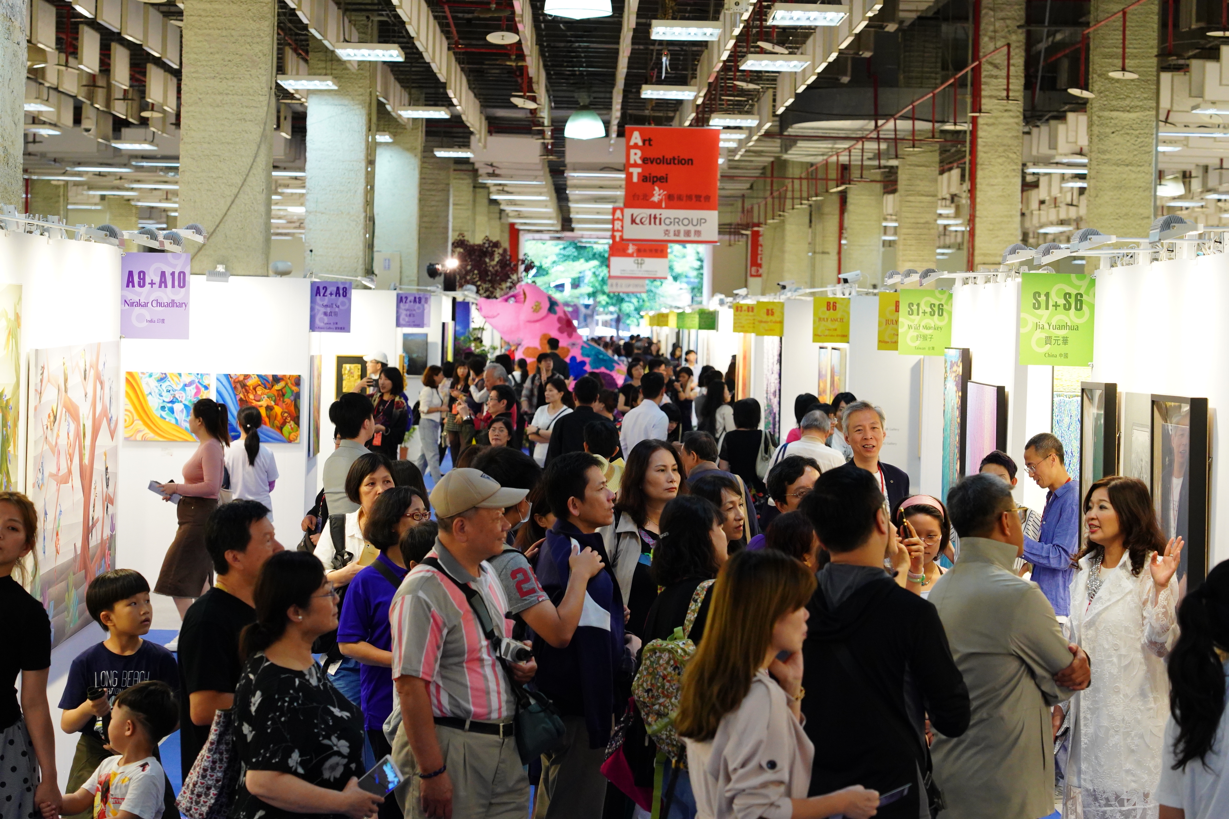 亞洲藝壇重要指標的台北新藝術博覽會，每年都吸引無數愛藝者前往藝賞