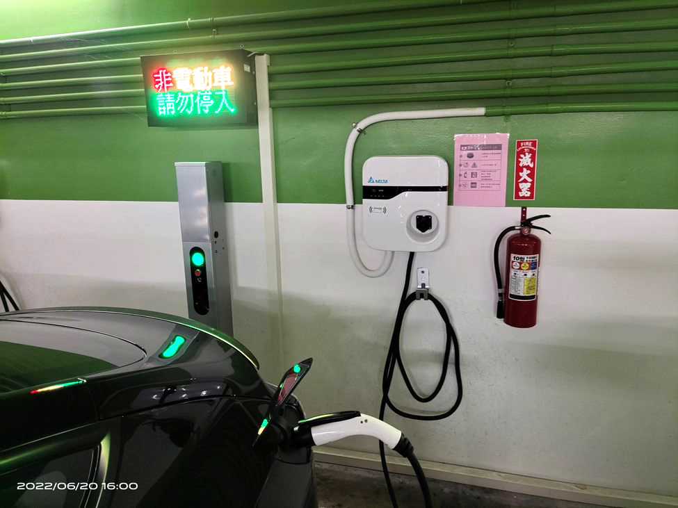 社區住宅的電動車充電配備管線。