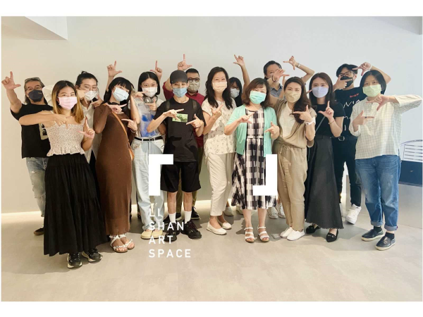 藝術鑑賞課程學員合照。