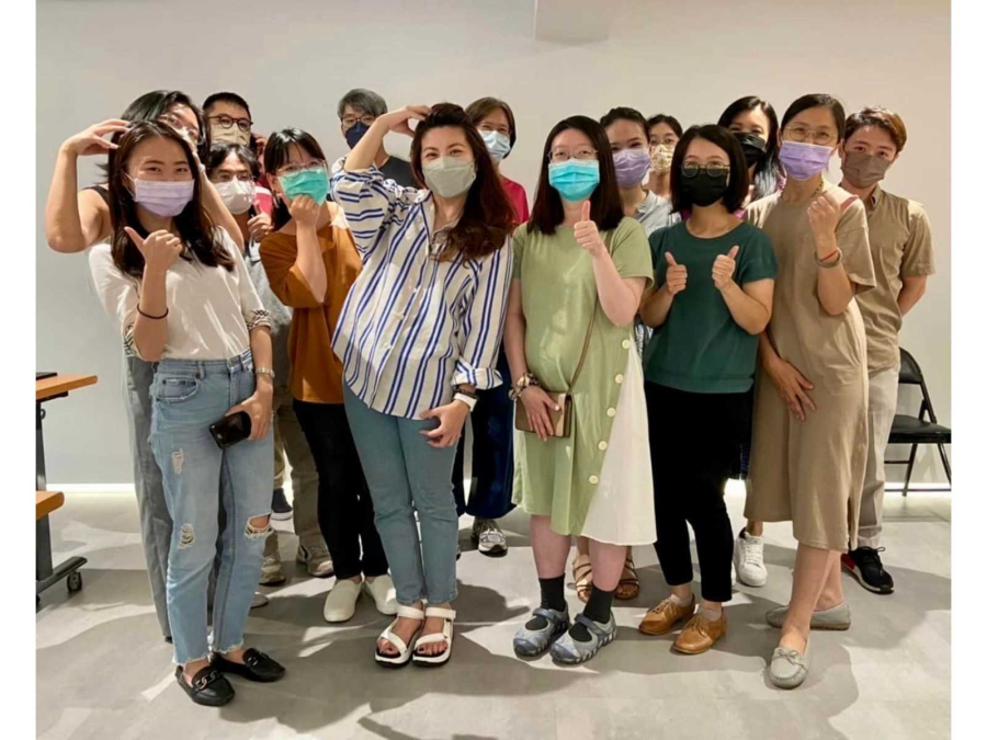 讓心情放鬆，來場精油頭療按摩吧。