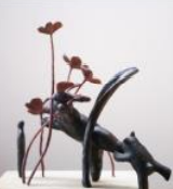 公 共 藝 術 設 置 ， 以 情 境 及 故 事 將 生 活 感 帶 入 視 覺 藝 術 呈 現 