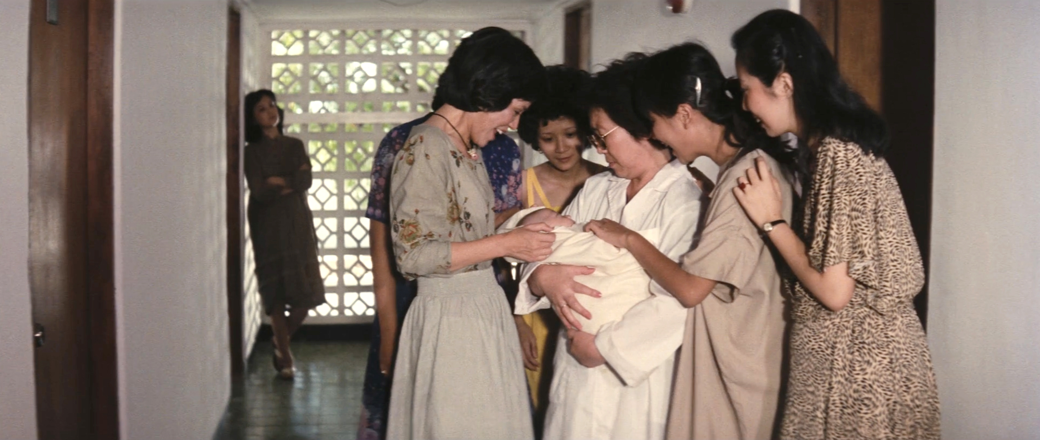 李 美 彌 導 演 的 《 未 婚 媽 媽 》 深 刻 描 繪 女 性 間 互 相 扶 持 的 情 感 。 