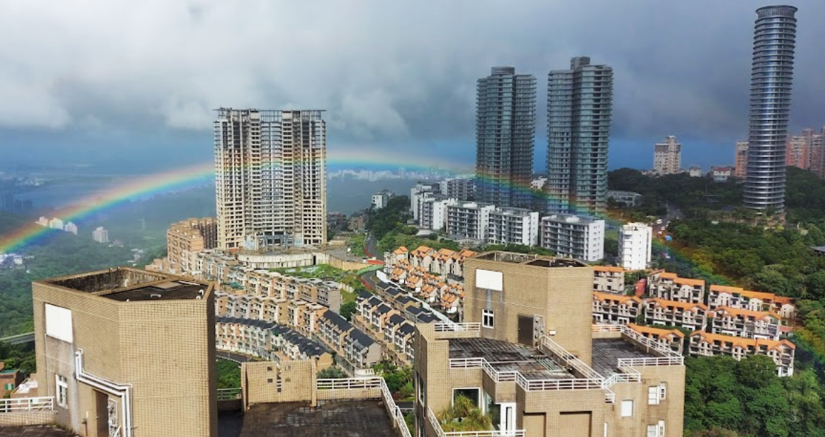 淡 水 小 坪 頂 社 區 氣 勢 宏 偉 的 建 築 群 景 觀 淡 水 小 坪 頂 社 區 氣 勢 宏 偉 的 建 築 群 景 觀