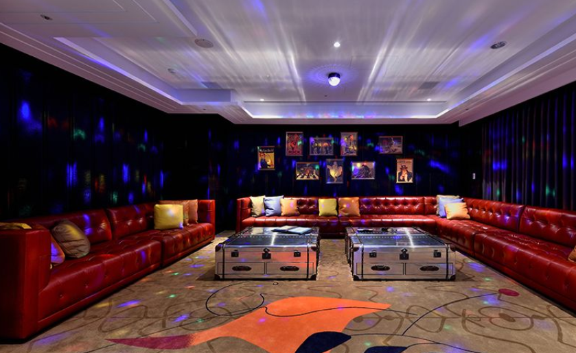 公 共 設 施   富 麗 堂 皇 