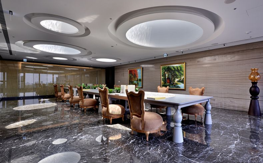 公 共 設 施   富 麗 堂 皇 