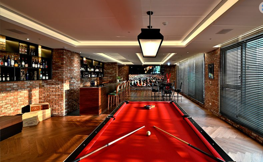 公 共 設 施   富 麗 堂 皇 