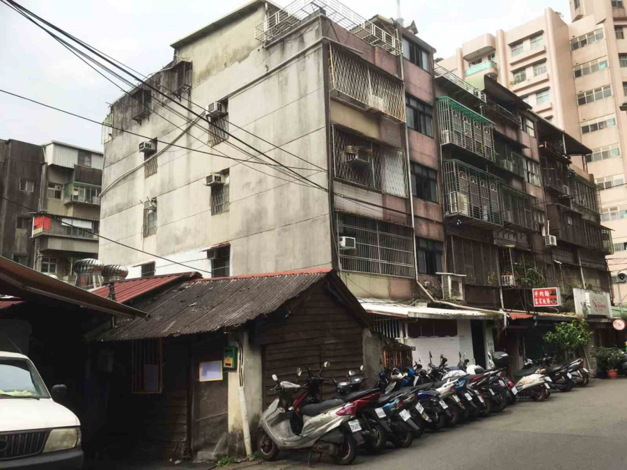 都市地區人口稠密、建物棟距緊密，不少周邊都是老舊房屋，建案施工時容易發生鄰損事件。