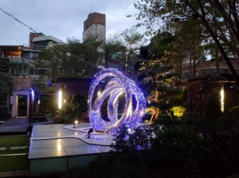 每 逢 節 慶 精 心 佈 置 每 逢 節 慶 精 心 佈 置