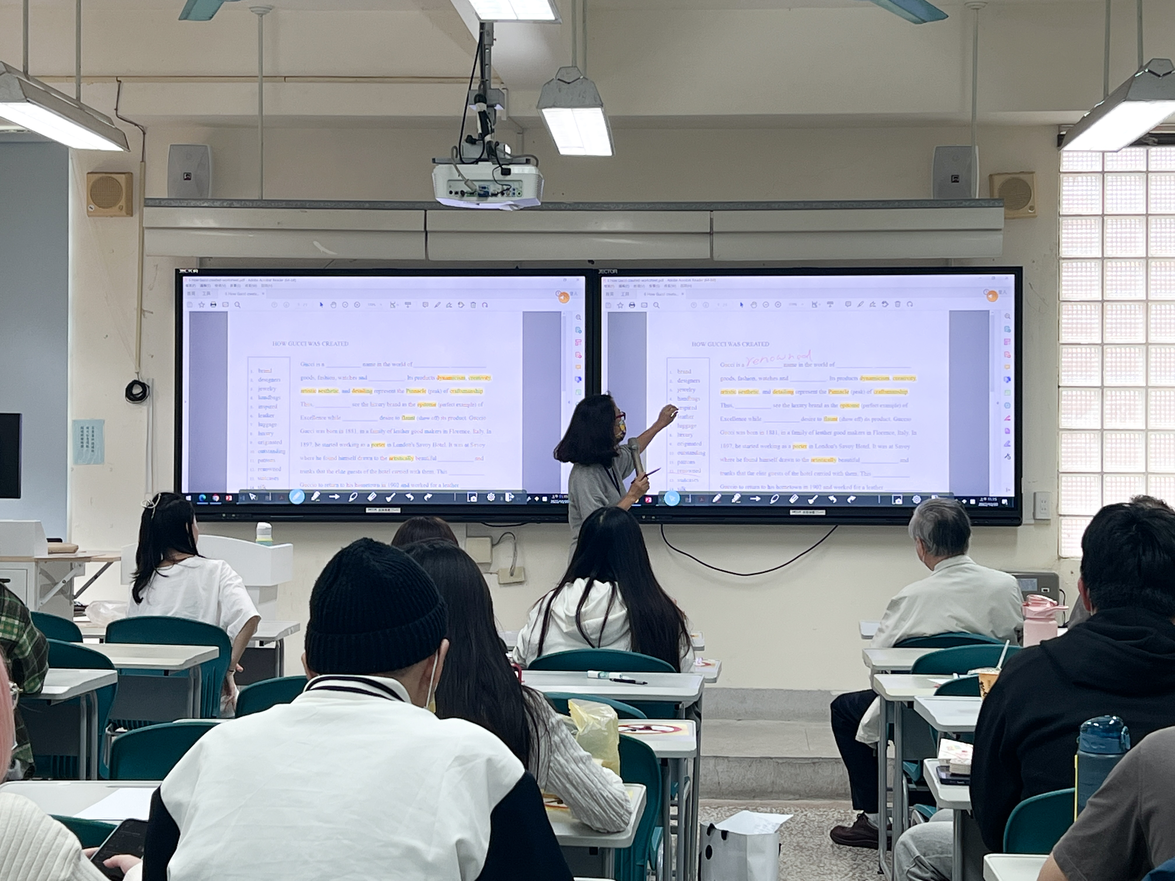 德 明 財 經 科 技 大 學 目 前 已 有 十 五 間 教 室 裝 設 觸 控 螢 幕 。 