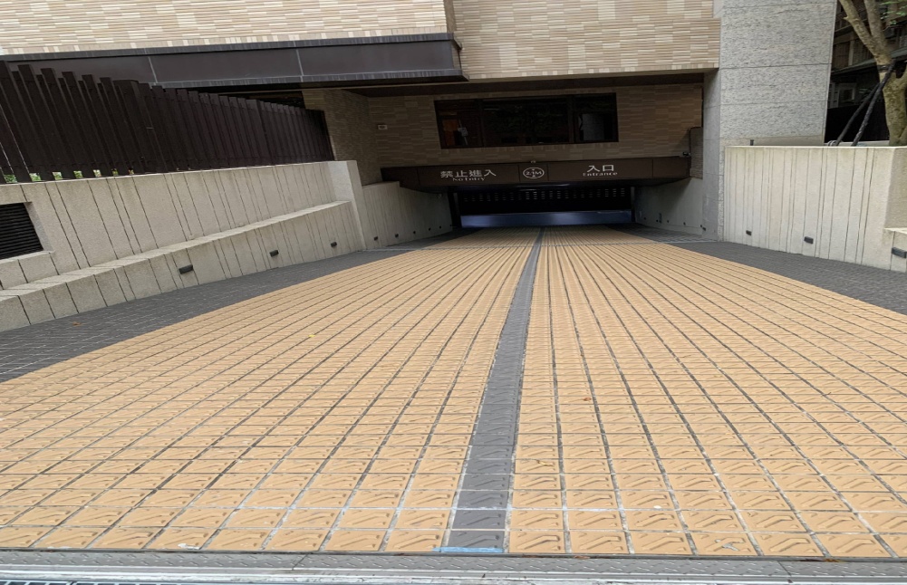 機 械 升 降 停 車 位 、 雙 車 道 、 角 落 車 位 ? 機 械 升 降 停 車 位 、 雙 車 道 、 角 落 車 位 ?