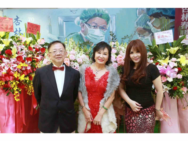 一生致力於不孕症治療的子宮內膜異位症婦女協會執行長張明揚醫師(圖左)。圖右為理善協會執行長林鳳。