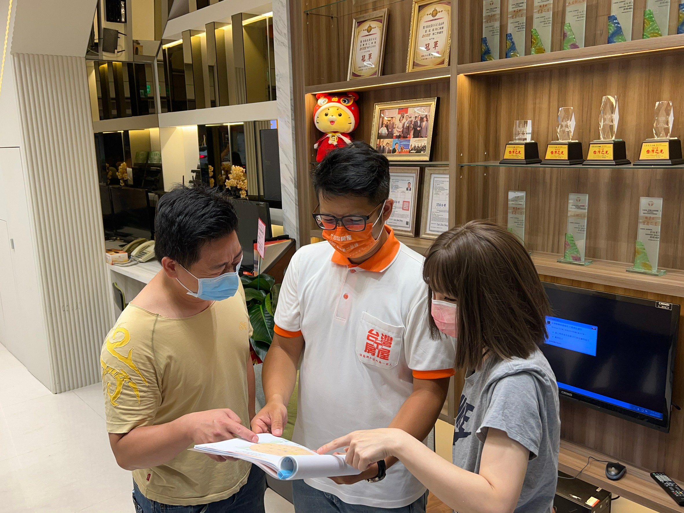 年 底 房 市 三 趨 勢 , 低 總 、 小 宅 、 輕 齡 。 年 底 房 市 三 趨 勢 , 低 總 、 小 宅 、 輕 齡 。 (永慶房屋提供)