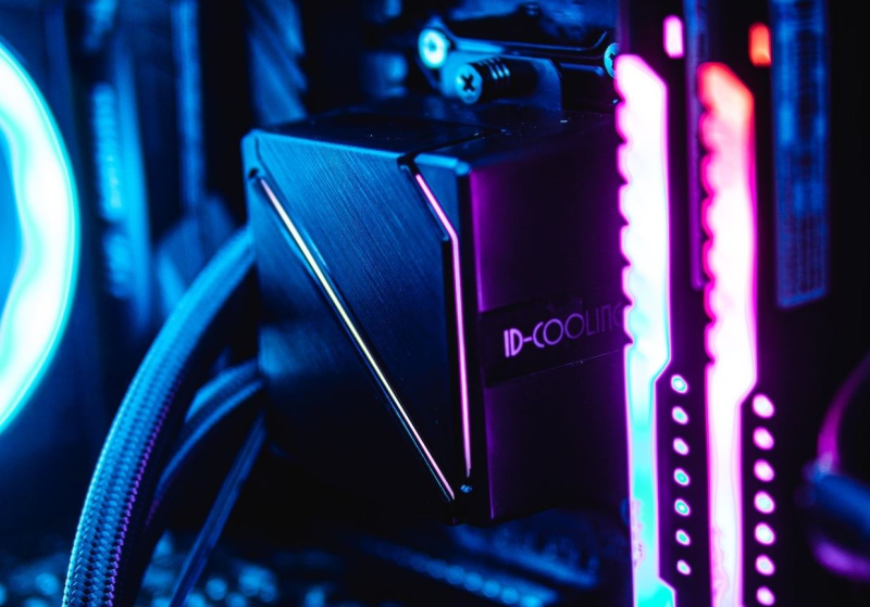 訊達所屬產業類別為資訊服務業，主要進貨項目包括電腦週邊、軟體產品、電腦系統、網路系統等(圖片來源：Pexels )