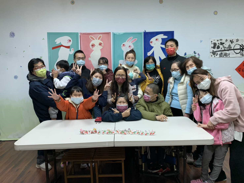 兔給樂行動美術館活動成員大合照