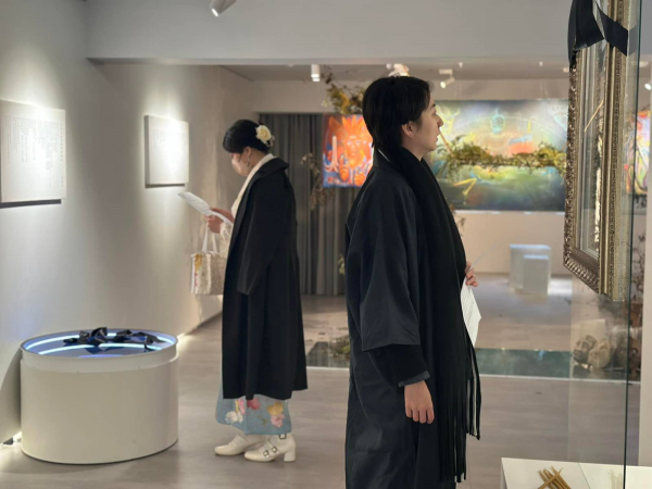 觀眾參與展覽《夜間旅行》