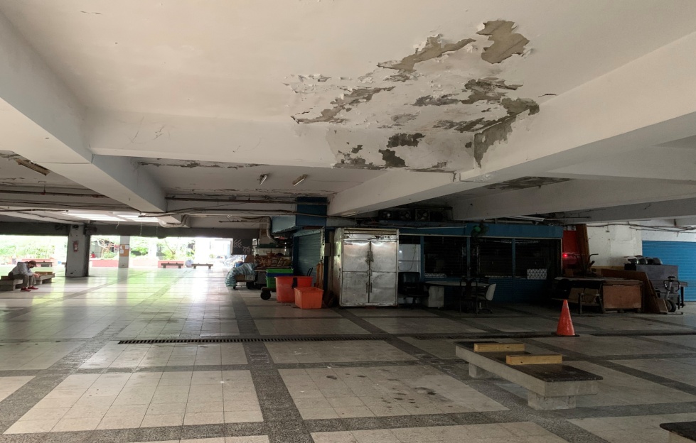 中 庭 店 面 開 店 營 業 寥 寥 無 幾 中 庭 店 面 開 店 營 業 寥 寥 無 幾