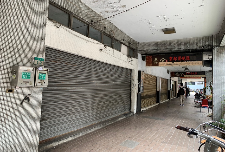 一 樓 店 鋪 新 舊 位 置 爭 議 不 斷 一 樓 店 鋪 新 舊 位 置 爭 議 不 斷