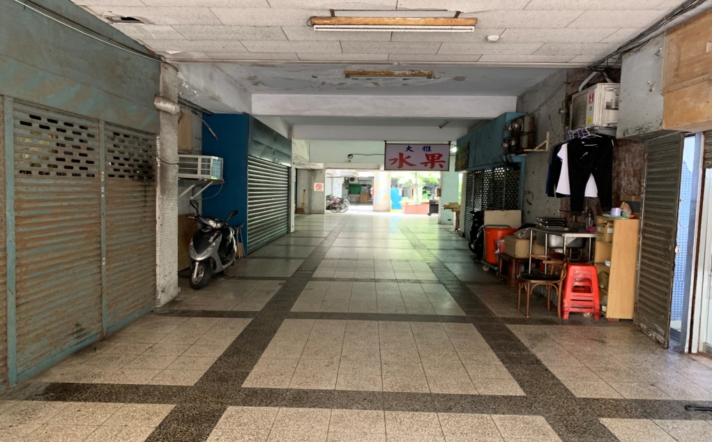 一 樓 店 鋪 新 舊 位 置 爭 議 不 斷 一 樓 店 鋪 新 舊 位 置 爭 議 不 斷