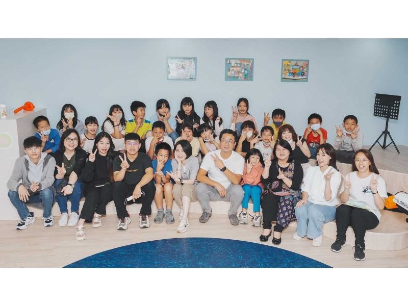 用心快樂社會企業至新竹縣五峰鄉桃山國小授課。