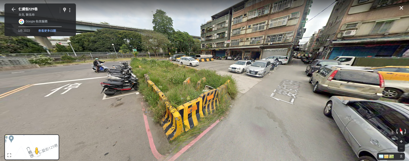 雙 北 地 區 還 有 不 少 道 路 或 停 車 場 用 地 ( 紅 框 處 ) ， 是 屬 於 未 徵 收 的 公 保 地 。 陳 鴻 明 提 供 ， 取 自 G o o g l e   M a p 