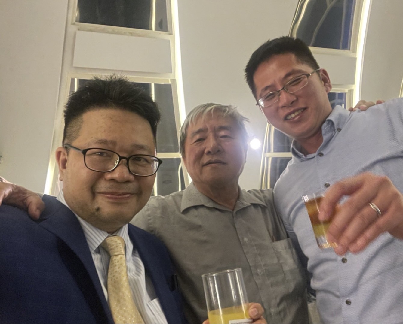 對 的 人 總 是 會 相 遇 。 感 謝 立 法 院 鄭 世 榮 主 秘 ( 中 ) 2 0 1 4 年 幫 忙 把 我 的 十 大 建 言 轉 達 給 中 央 政 府 , 實 踐 了 我 把 想 法 化 諸 行 動 的 第 一 步 。 ( 右 為 翁 林 宇 對 的 人 總 是 會 相 遇 。 感 謝 立 法 院 鄭 世 榮 主 秘 ( 中 ) 2 0 1 4 年 幫 忙 把 我 的 十 大 建 言 轉 達 給 中 央 政 府 , 實 踐 了 我 把 想 法 化 諸 行 動 的 第 一 步 。 ( 右 為 翁 林 宇