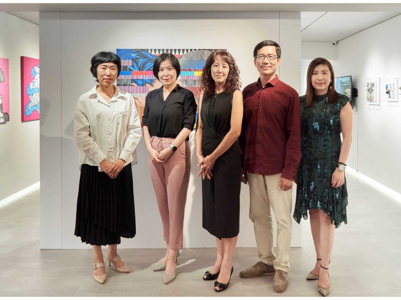 圖左起：台北藝術產經研究室執行長柯人鳳、理善國際關懷協會理事長許洛婕、創元藝術執行副總監蕭瑋儒、台南東門美術館館長卓來成、理善國際關懷協會秘書長戴衣薰。