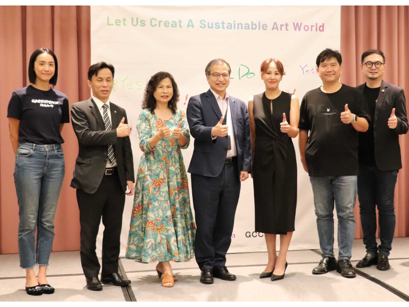 TICC台北國際會議中心李哲欽主任(左四)，臺灣畫廊氣候聯盟執行總監蕭瑋儒(右三)圖．臺灣畫廊氣候聯盟