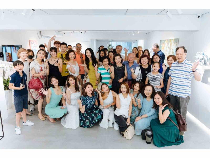 開幕茶會藝術家與現場嘉賓大合照。