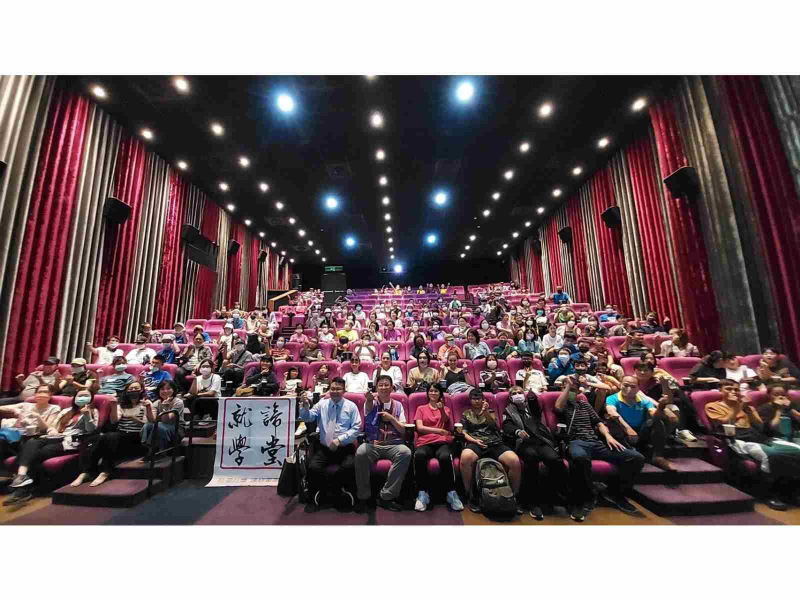 在台東這場公益電影欣賞致詞時，我特別感謝來自台北朋友們的愛心，共同促進社會良性的循環！希望明年831見！