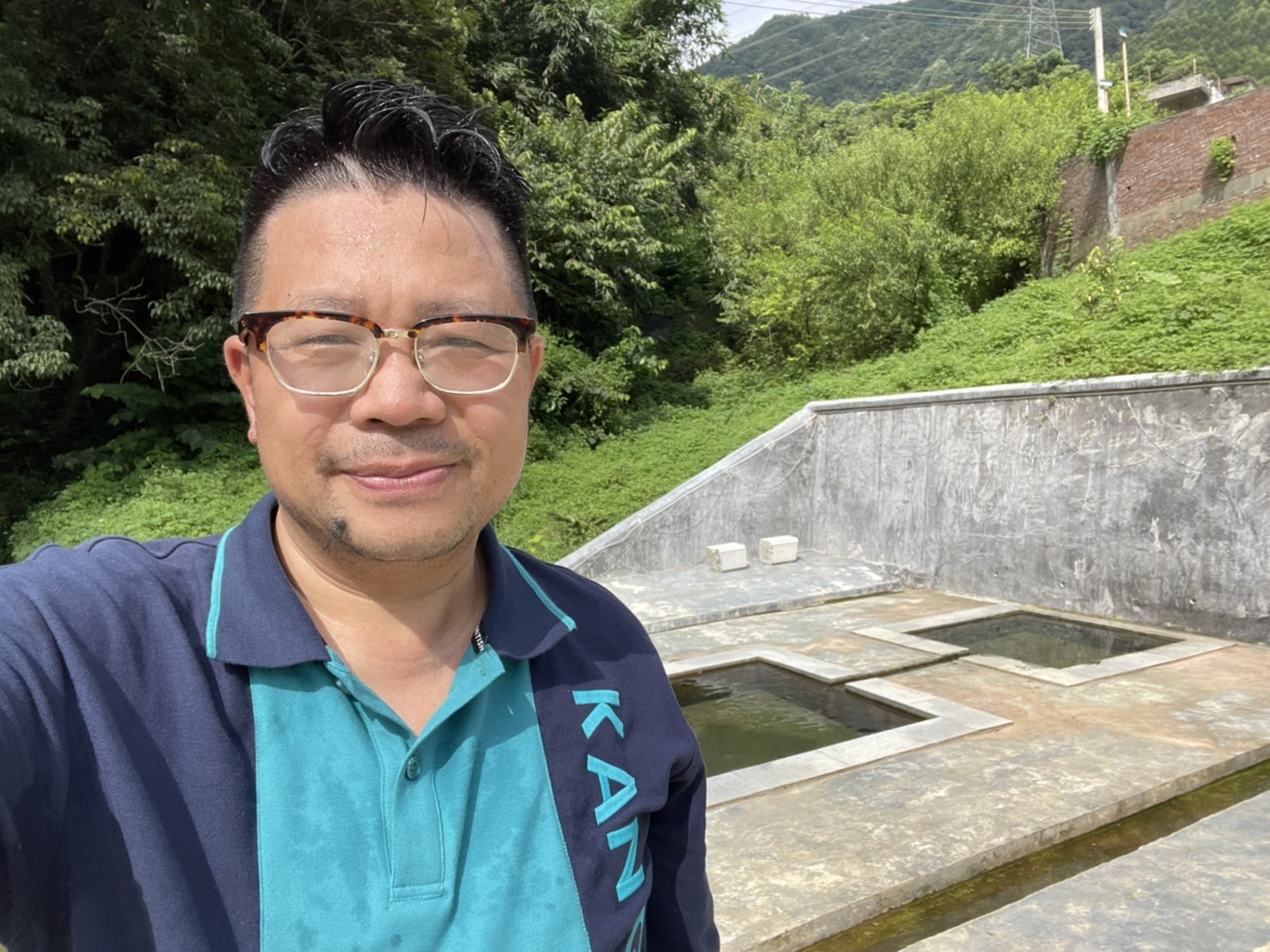 家 鄉 的 長 者 表 示 ， 由 於 我 捐 款 祠 堂 的 經 費 較 多 ， 也 順 便 重 修 了 水 井 ， 印 證 了 飲 水 思 源 頭 ！ 