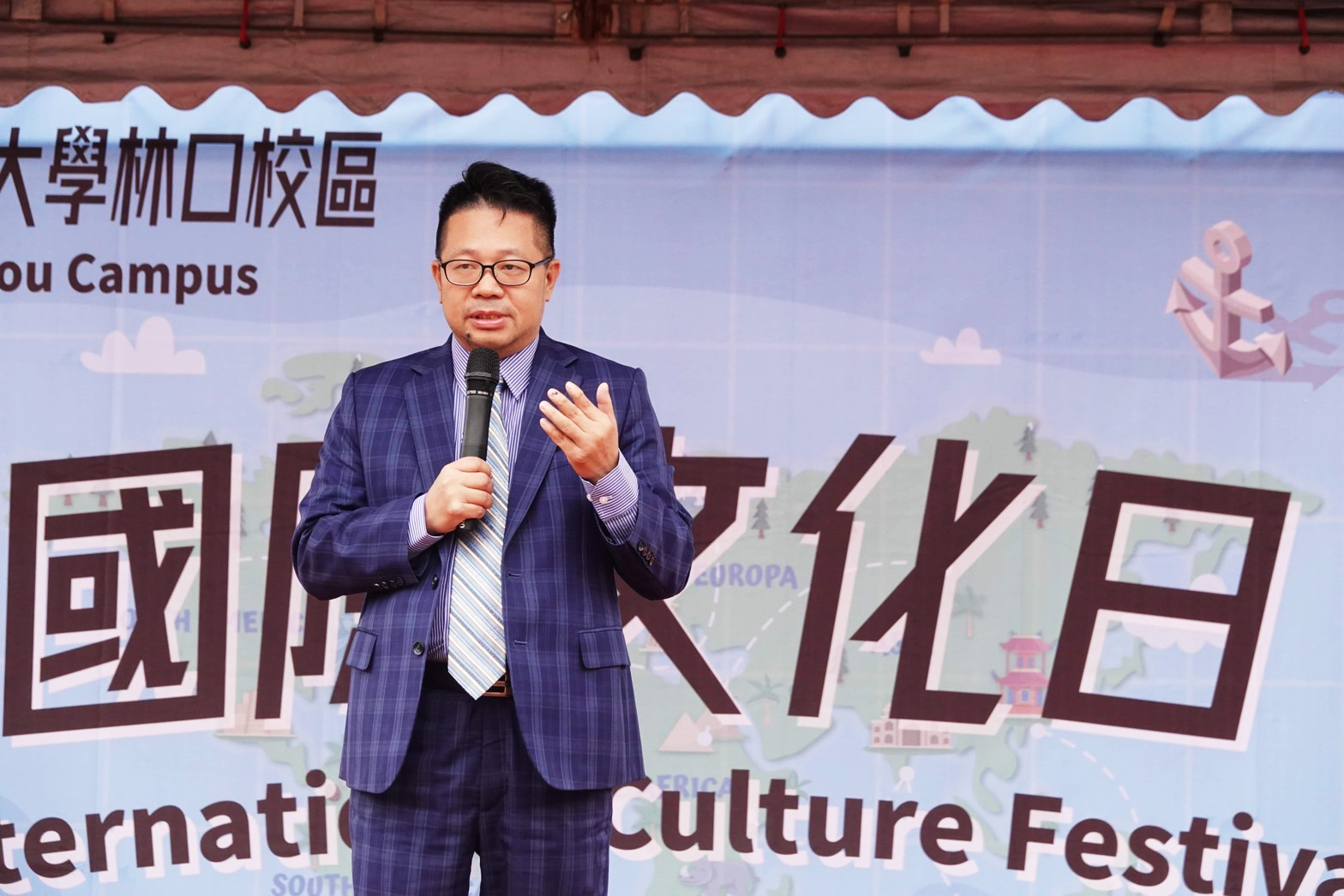 期 許 每 一 位 來 台 升 學 的 海 外 學 子 ， 都 能 找 到 發 展 方 向 ， 並 持 續 保 持 和 家 人 的 密 切 聯 絡 及 僑 居 地 的 連 結 。 