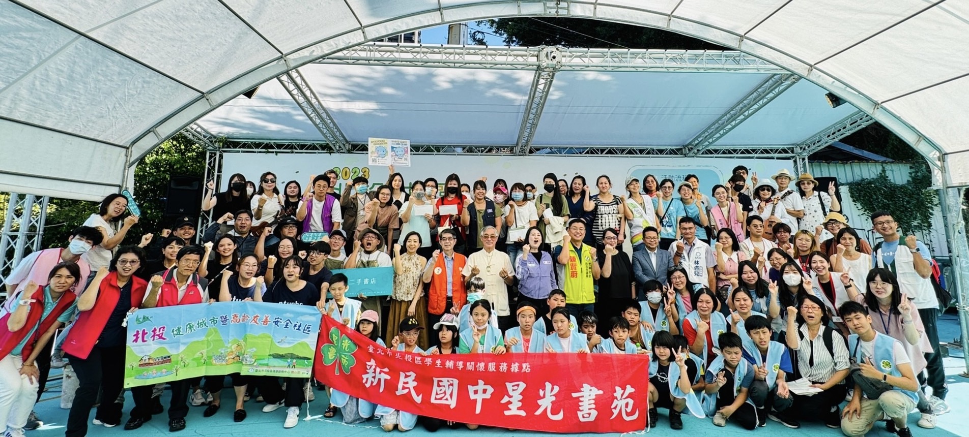 家 扶 基 金 會 附 設 的 「 台 北 青 角 」 ， 每 年 都 結 合 社 區 舉 辦 讓 青 少 年 施 展 才 華 的 公 益 嘉 年 華 ， 筆 者 很 榮 幸 持 續 多 年 以 扶 幼 委 員 的 身 分 出 席 支 持 ！ 