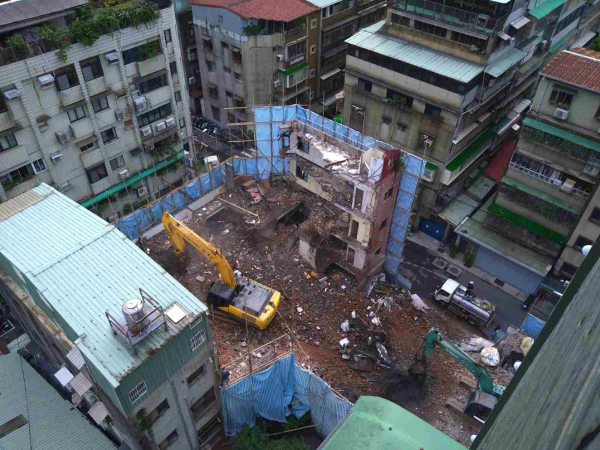 重建後的新建築能夠住得安心、放心，才不枉費大家都更重建花費的心血及時間，透過透明化的都更重建管理服務，可讓地主即時瞭解重建進度。(圖由中力都更提供)